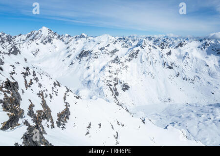 Lacs Reed dans Hatcher Pass, gelés en hiver et Vue de dessus). Reed Lake inférieur sur la droite et sur la gauche supérieur, partiellement caché par le r Banque D'Images