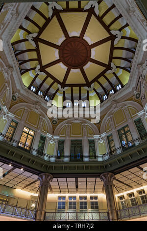 TOKYO, JAPON, 12 mai 2019 : l'intérieur du bâtiment de la gare de Tokyo. La grande région de Tokyo classé comme le plus peuplé de la région métropolitaine le monde. Banque D'Images