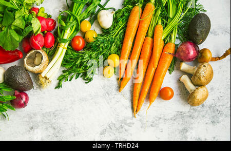 Les légumes frais biologiques, vue de dessus de la récolte des légumes biologiques fraîchement bio Banque D'Images
