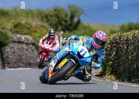 Douglas, île de Man). 06 Juin, 2019. Lee Johnston (11) - Ashcourt Yamaha Racing en action dans la catégorie Supersport Monster Energy TT Race 2 2019 à l'île de Man TT (Tourist Trophy) Courses, alimentée par l'énergie Monster DOUGLAS, ÎLE DE MAN - Juin 06. Photo par David Horn. Credit : premier Media Images/Alamy Live News Banque D'Images