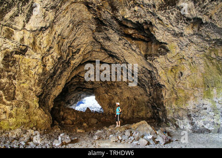 Grotte du Tunnel indiennes en cratères de la Lune National Monument, Colorado, USA. Le monument représente l'un des mieux préservés dans le basalte c Banque D'Images