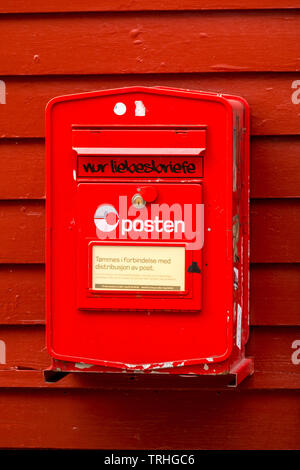 Pour letterbox norvégien rouge des lettres d'amour à maisons en bois, de Bryggen, uniquement pour l'amour des lettres, Bergen, Hordaland, Norvège, Scandinavie, Europe, ni, trave Banque D'Images
