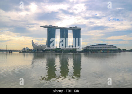 La belle Marina Bay Sands & moderne Musée ArtScience, Singapour Banque D'Images