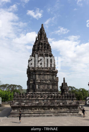 Yogyakarta, Indonésie - Août 04, 2017 : les touristes visitant Temple de Prambanan à Yogyakarta Banque D'Images