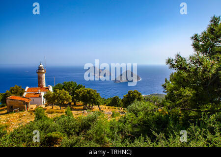 Gelidonya phare et sur les îles de Lycie à Antalya, Turquie. Banque D'Images