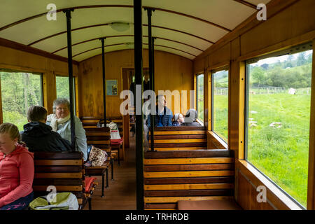 Coach, Llanfair et fer à vapeur de Welshpool, au Pays de Galles Banque D'Images