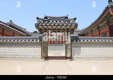 Hwaseong Haenggung une porte à Palace à Suwon, Corée du Sud Banque D'Images