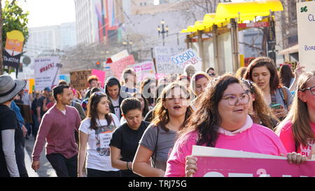La Marche des femmes 2019 Anti-Trump, manifestants, Market Street, San Francisco, Californie, USA. Banque D'Images