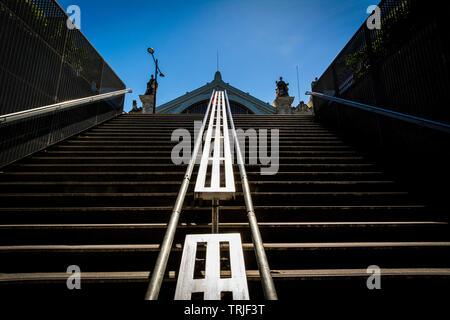 Rampe Matal en face de la gare centrale de Tours, Indre-et-Loire, Centre Val de Loire, France Banque D'Images