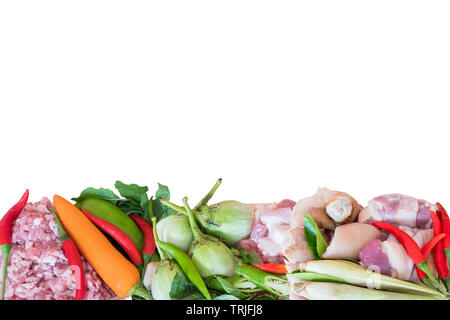 La nourriture de la viande avec des légumes et des herbes sur fond gris, concept food Banque D'Images