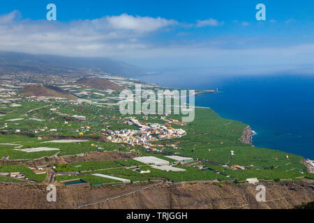 Vista del pueblo Tazacorte desde el Mirador del temps. Valle de Aridane. Isla La Palma. Provincia de Santa Cruz. Islas Canarias. España Banque D'Images