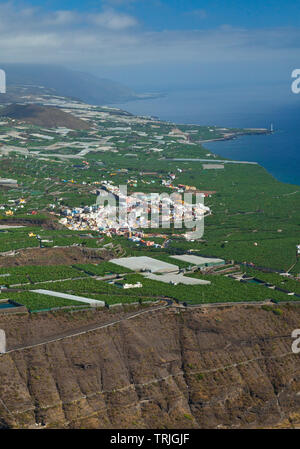 Vista del pueblo Tazacorte desde el Mirador del temps. Valle de Aridane. Isla La Palma. Provincia de Santa Cruz. Islas Canarias. España Banque D'Images