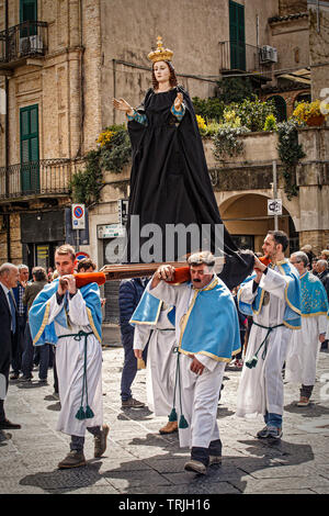 Italie Lanciano : Dimanche de Pâques - Processione del'incontro dei Santi Banque D'Images