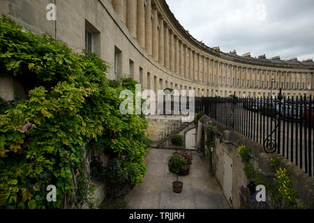 Somerset Bath England UK. Juin 2019 Le Royal Crescent. Le Royal Crescent est une rangée de 30 maisons mitoyennes dans un croissant paisible de la ville Banque D'Images