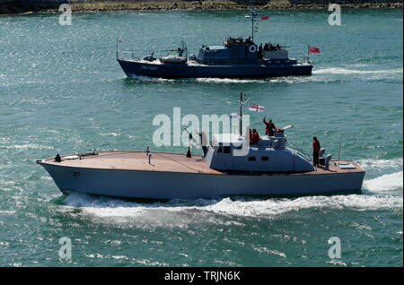 AJAXNETPHOTO. Juin 3rd, 2019. PORTSMOUTH, Angleterre. - Cheval de tête restaurée - le 63FT EX MA/SB 27 (MOTOR YACHT ANTI-SOUS-MARINE) à l'origine MIS EN SERVICE PAR LA MARINE ROYALE EN 1941, EST LA DERNIÈRE ADDITION À LA BASE NAVALE DE PORTSMOUTH (PNBPT BATEAU DE FIDUCIE) À LA SUITE D'UNE RESTAURATION DE TROIS ANS DE GUERRE À LA CONFIGURATION PAR D-DAY REVISITED la charité. On voit ici l'extérieur LIÉ À LA NORMANDIE DANS LE CADRE DU 75ÈME ANNIVERSAIRE D-DAY EN COMPAGNIE DE LA FLOTTILLE RESTAURÉ HDML 1387 (MOTEUR DE DÉFENSE PORTUAIRE LANCEMENT) MEDUSA (haut). PHOTO;JONATHAN EASTLAND/AJAX REF ; GX8  352 190306 Banque D'Images