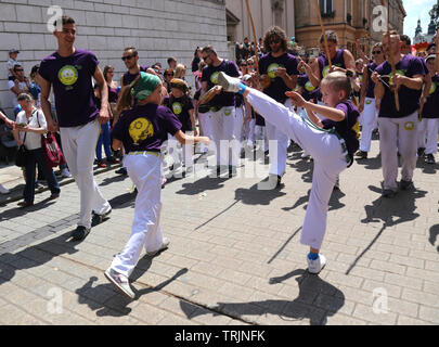 Cracovie. Cracovie. La Pologne. Défilé de dragons, l'événement annuel dans le centre de la vieille ville. Banque D'Images