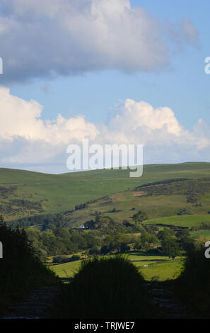 Photographie de paysage gallois Clwydian la chaîne de montagnes dans le Nord du Pays de Galles à l'extérieur, vers Moel Famaua, Snowdonia et Snowdon Banque D'Images