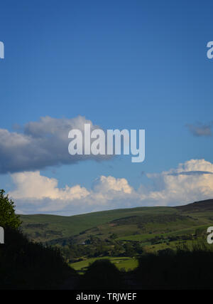 Photographie de paysage gallois Clwydian la chaîne de montagnes dans le Nord du Pays de Galles à l'extérieur, vers Moel Famaua, Snowdonia et Snowdon Banque D'Images