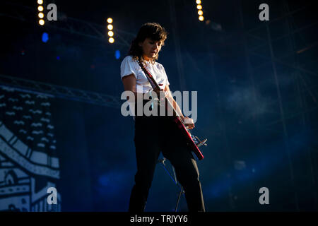 La chanteuse australienne, auteur-compositeur et musicien, Courtney Barnet, est vu en live à l'étape au cours de nos Primavera Sound Festival 2019 s'est tenue à Porto, Portugal. Banque D'Images