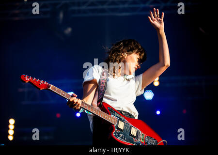 La chanteuse australienne, auteur-compositeur et musicien, Courtney Barnet, est vu en live à l'étape au cours de nos Primavera Sound Festival 2019 s'est tenue à Porto, Portugal. Banque D'Images