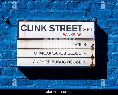 Clink Street Sign, Clink Street est une rue historique sur le Bankside London's South Bank. Lieu historique de la célèbre prison Clink Banque D'Images