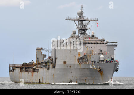 USS Fort McHenry (LSD-43) Banque D'Images