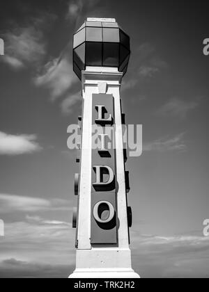 Cliftonville Lido et bains de Clifton à Margate en noir et blanc Banque D'Images