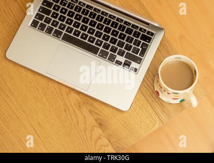 L'encombrement minimal une scène travail freelance. Banque D'Images