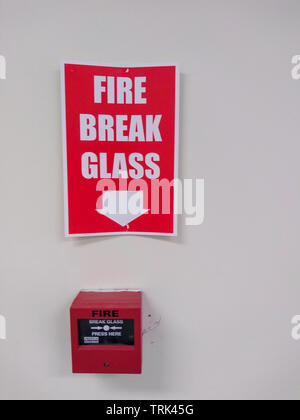 Alarme bris de glace et signer les directions Banque D'Images