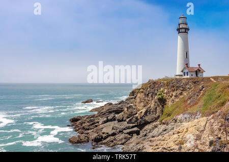 Construit en 1871, Pigeon Point Light Station à Pescadero, en Californie, est le plus haut phare sur la côte ouest des États-Unis. Banque D'Images