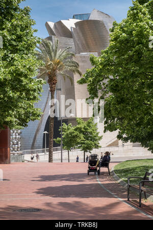 Une section de la marche de la mémoire (Paseo de la Memoria) promenade, près de Musée Guggenheim de Bilbao, Pays Basque, Espagne Banque D'Images