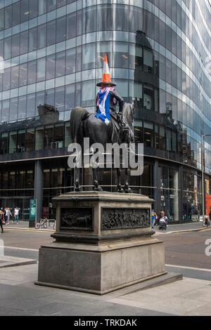Glasgow, Écosse, Royaume-Uni. 7th juin 2019 : statue du duc de Wellington soutenant l'équipe nationale féminine d'Écosse pour la coupe du monde en France. Banque D'Images