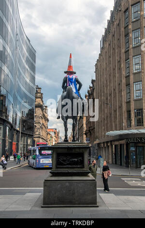 Glasgow, Écosse, Royaume-Uni. 7th juin 2019 : statue du duc de Wellington soutenant l'équipe nationale féminine d'Écosse pour la coupe du monde en France. Banque D'Images