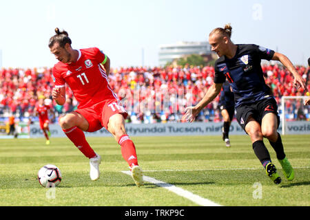 Osijek, Croatie. Le 08 juin, 2019. Gareth Bale de galles (l) en action. Croatie v Pays de Galles, l'UEFA Euro 2020, groupe E match qualificatif à l'Gradski Stadion à Osijek, Croatie le samedi 8 juin 2019. Ce droit ne peut être utilisé qu'à des fins rédactionnelles. Utilisez uniquement rédactionnel, pic de Gareth John/Andrew Orchard la photographie de sport/Alamy live news Crédit : Andrew Orchard la photographie de sport/Alamy Live News Banque D'Images