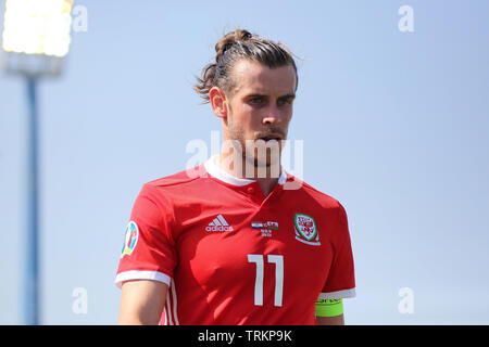 Osijek, Croatie. Le 08 juin, 2019. Gareth Bale de galles les regarde. Croatie v Pays de Galles, l'UEFA Euro 2020, groupe E match qualificatif à l'Gradski Stadion à Osijek, Croatie le samedi 8 juin 2019. Ce droit ne peut être utilisé qu'à des fins rédactionnelles. Utilisez uniquement rédactionnel, pic de Gareth John/Andrew Orchard la photographie de sport/Alamy live news Crédit : Andrew Orchard la photographie de sport/Alamy Live News Banque D'Images