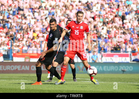 Osijek, Croatie. Le 08 juin, 2019. James Lawrence de galles (15) en action. Croatie v Pays de Galles, l'UEFA Euro 2020, groupe E match qualificatif à l'Gradski Stadion à Osijek, Croatie le samedi 8 juin 2019. Ce droit ne peut être utilisé qu'à des fins rédactionnelles. Utilisez uniquement rédactionnel, pic de Gareth John/Andrew Orchard la photographie de sport/Alamy live news Crédit : Andrew Orchard la photographie de sport/Alamy Live News Banque D'Images