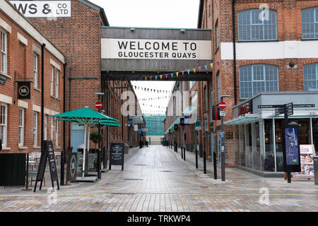 Gloucester, Gloucestershire / United Kingdom - 16 septembre 2018 : l'entrée du centre commercial Gloucester Quays à Gloucester Docks Banque D'Images