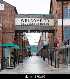 Gloucester, Gloucestershire / United Kingdom - 16 septembre 2018 : l'entrée du centre commercial Gloucester Quays à Gloucester Docks Banque D'Images