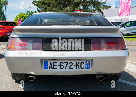 Wattrelos,FRANCE-juin 02,2019 : Renault Alpine GTA V6 Turbo,location exposées lors de la 7e voiture rétro Festival à la Martinoire Renault parking Wattrelos ZI Banque D'Images