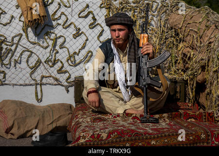 Les rebelles afghans pendant la reconstruction historique URSS campagne de guerre en Afghanistan (de 1979 à 1989) pendant le festival de fois et les époques Banque D'Images