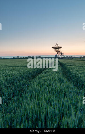 Observatoire de Radioastronomie désaffecté au coucher du soleil, Cambridge au Royaume-Uni Banque D'Images