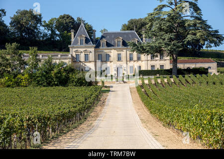 Saint Emilion, France - 11 septembre 2018 : vignoble de Château Fonplegade - nom (littéralement fontaine de l'abondance) a été calculée à partir de l'historique 13e ec Banque D'Images