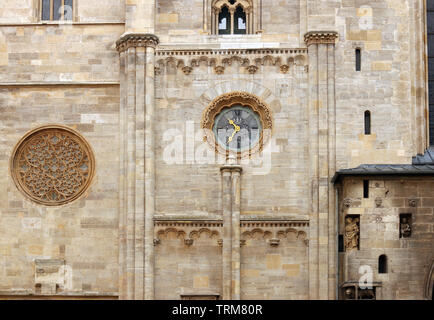 La Cathédrale de Saint Stephens détail mur horloge Vienne Autriche Banque D'Images