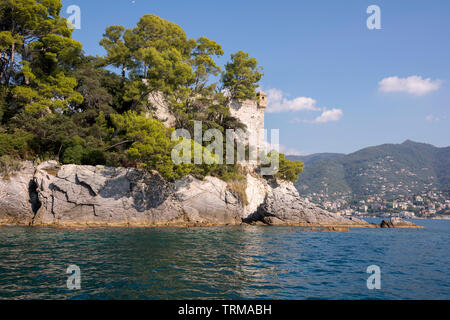 Paysages, maisons et villas vu lors d'un voyage en bateau sur la côte de Portofino à Gênes en Italie Banque D'Images