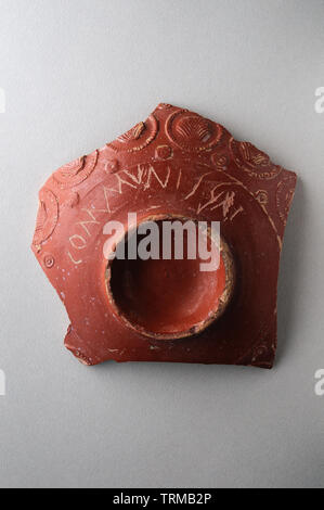 Graphite sur terre sigillée céramique ' ' appartenant au groupe familial de 'Bancasan ' ( 1 er - 2e ) - période romaine, à partir de la ' Chambre des Hippolyt us Banque D'Images