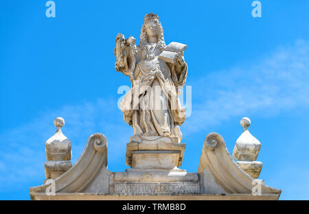 Sculpture sur le bâtiment de l'université de Coimbra Banque D'Images