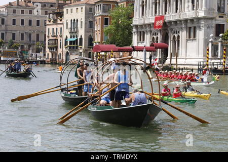 Vogalonga 2019 course dans le Grand Canal à Venise Banque D'Images