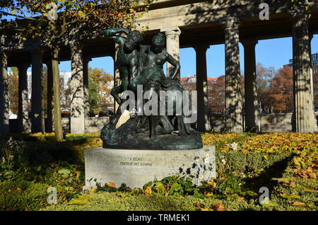 Belle sculpture près du musée Altes de Berlin Banque D'Images