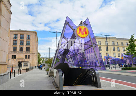 Varsovie, Pologne - le 29 juin 2018. La station de métro en plein air dans la ville de Varsovie, Pologne. Banque D'Images