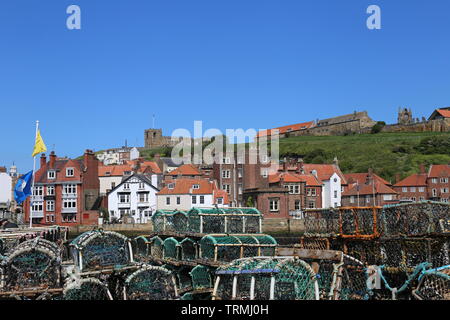 À la recherche de l'autre côté de la rivière Esk Poisson de Quay, Whitby, municipalité de Scarborough, North Yorkshire, Angleterre, Grande-Bretagne, Royaume-Uni, UK, Europe Banque D'Images